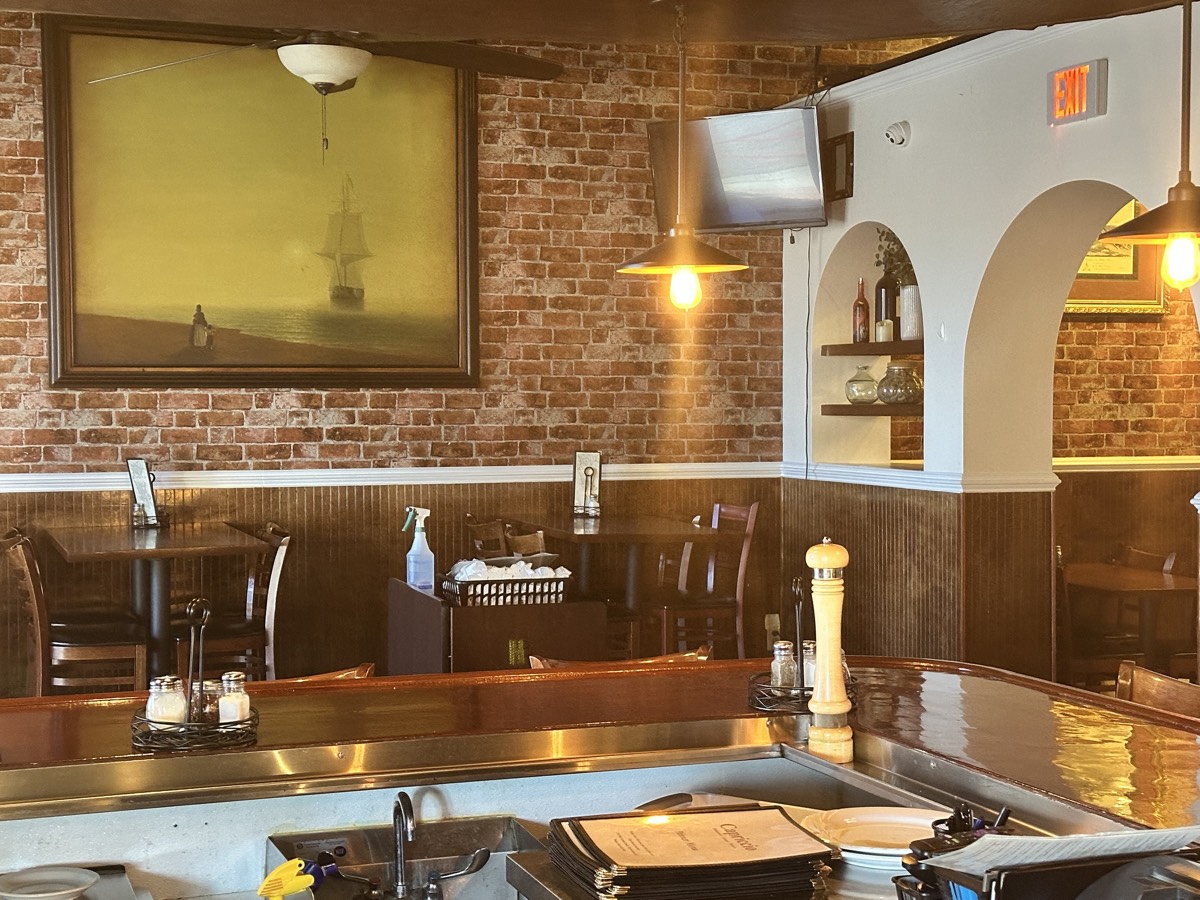 Capriccio Italian lounge bar with arched alcoves and classic Italian paintings